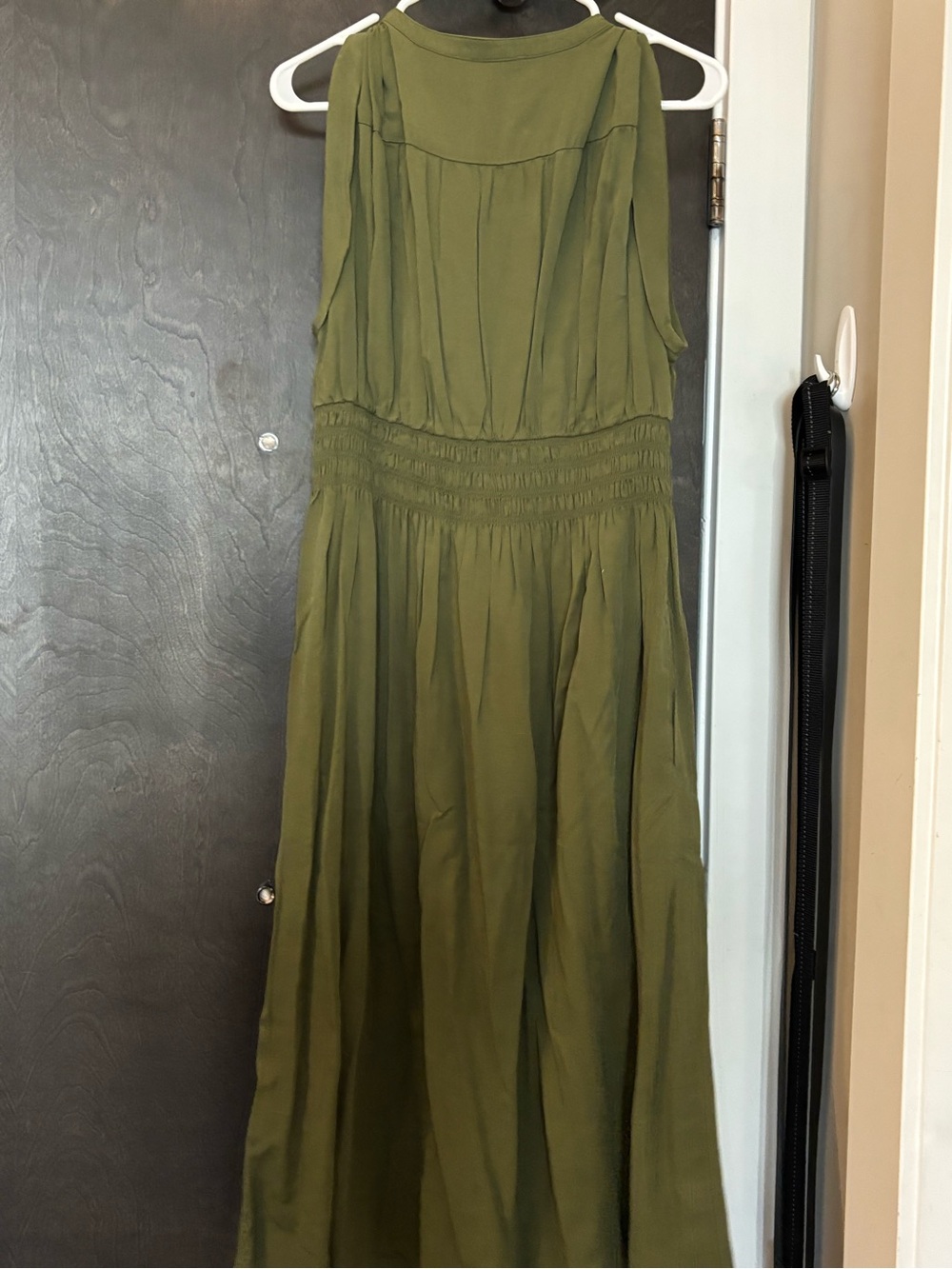 Levi's Olive Green Sleeveless Button-Down Maxi Dress - Picture 2 of 4